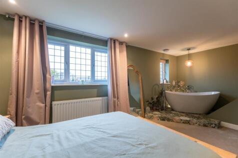 17 Elizabethan Way-028.jpg