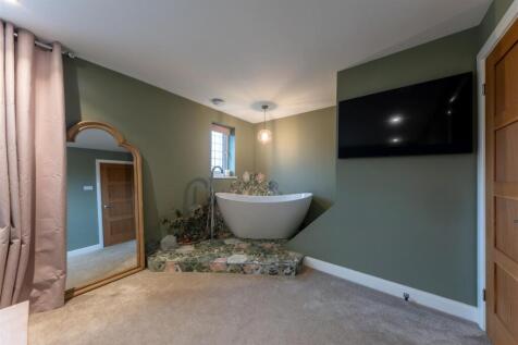 17 Elizabethan Way-025.jpg