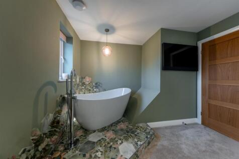 17 Elizabethan Way-026.jpg