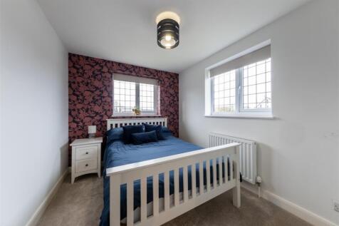 17 Elizabethan Way-032.jpg