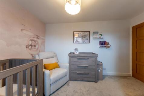 17 Elizabethan Way-031.jpg