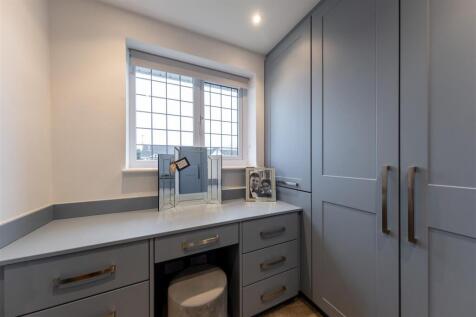 17 Elizabethan Way-034.jpg