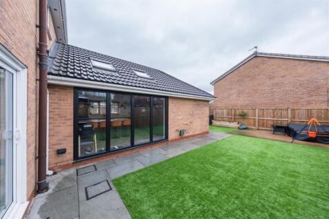 17 Elizabethan Way-040.jpg