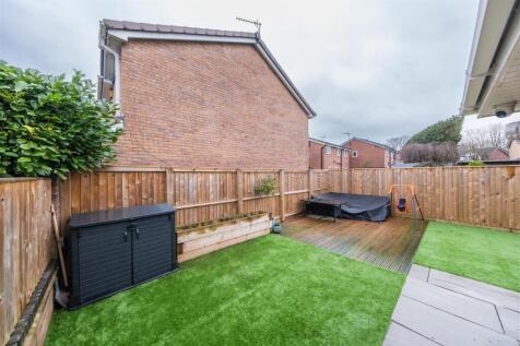 17 Elizabethan Way-044.jpg