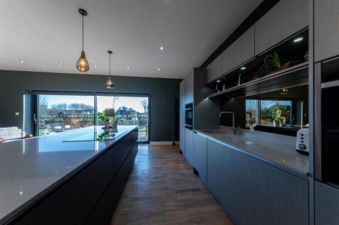 4 Marsh Lane-001.jpg