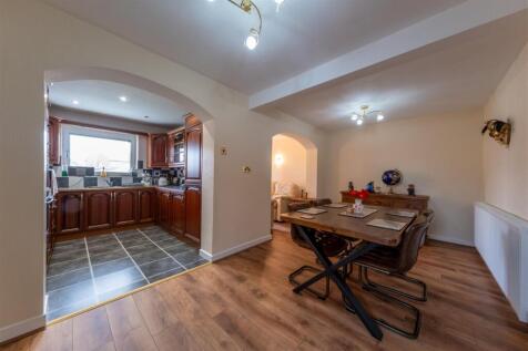 4 Meadow Lane-001.jpg