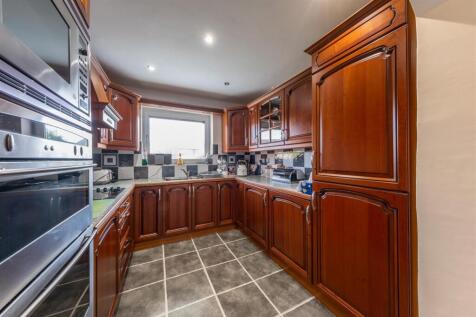 4 Meadow Lane-002.jpg