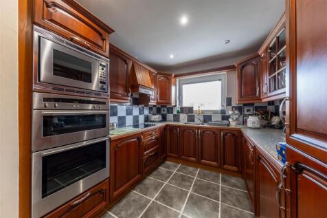 4 Meadow Lane-003.jpg