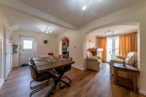 4 Meadow Lane-008.jpg