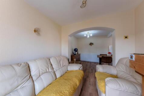 4 Meadow Lane-010.jpg