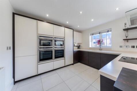 9 Meadowside-004.jpg