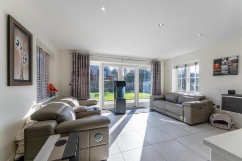 9 Meadowside-011.jpg