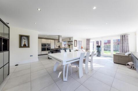 9 Meadowside-001.jpg