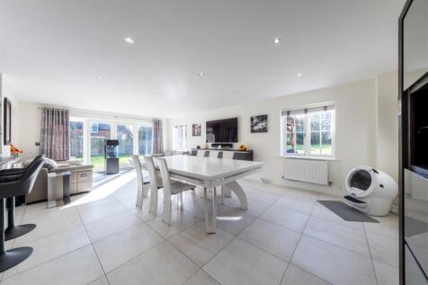 9 Meadowside-003.jpg