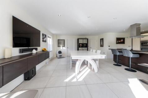 9 Meadowside-014.jpg
