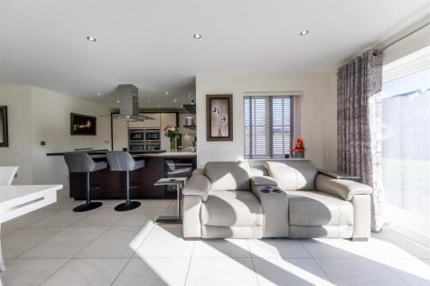 9 Meadowside-015.jpg