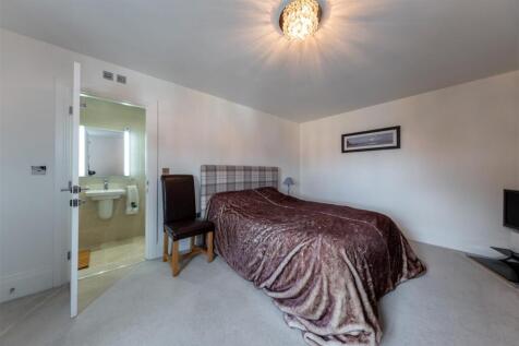 9 Meadowside-045.jpg