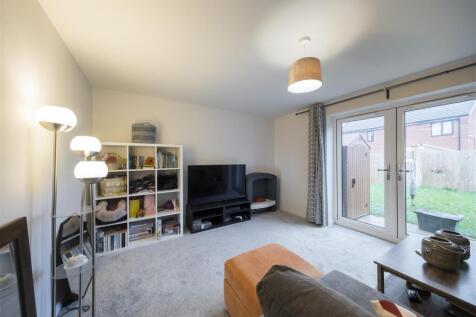35 Dartmoor Close-005.JPG