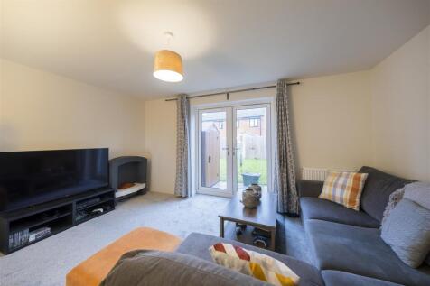 35 Dartmoor Close-006.JPG