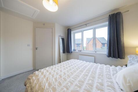 35 Dartmoor Close-011.JPG