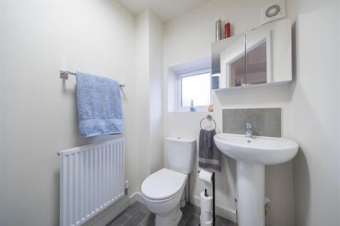 35 Dartmoor Close-013.JPG