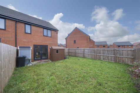 35 Dartmoor Close-021.JPG
