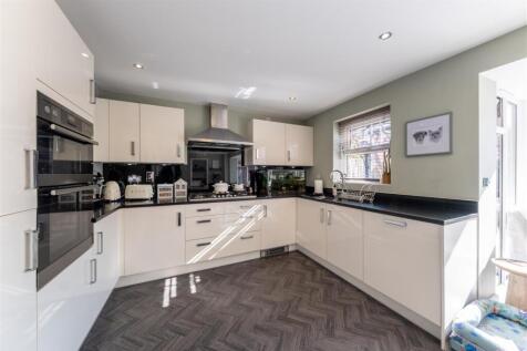 4 Brooke Avenue-001.jpg