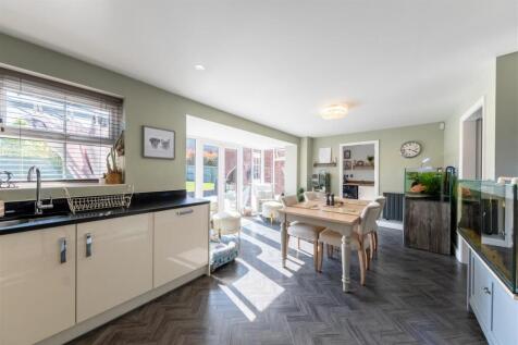 4 Brooke Avenue-002.jpg