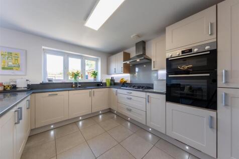 76 Ravencroft Street -008.jpg