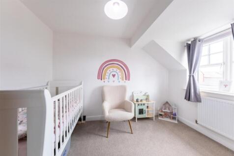 Bedroom 2-001.JPG