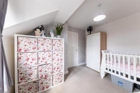 Bedroom 2-003.JPG