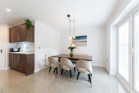 39 Shakerley Close-009.jpg