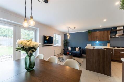 39 Shakerley Close-011.jpg