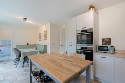 1 Beaufort Close-006.JPG