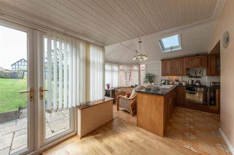 10 Meadow Close-003.jpg