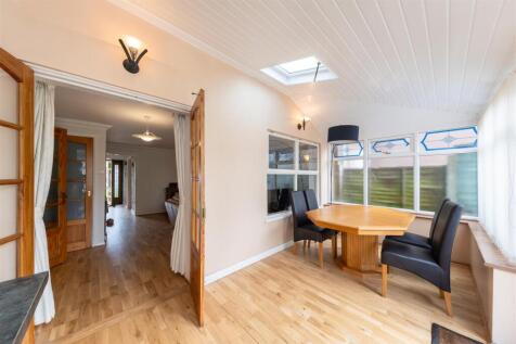 10 Meadow Close-006.jpg
