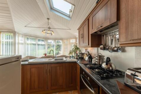 10 Meadow Close-007.jpg