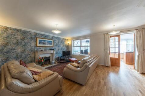 10 Meadow Close-009.jpg