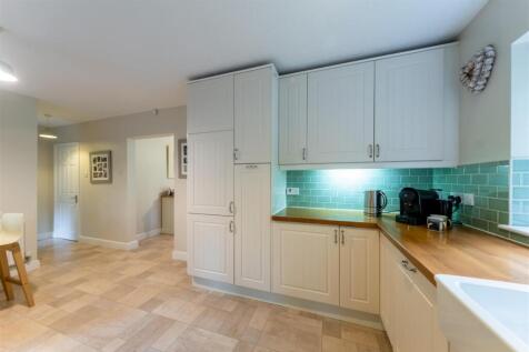 17 Woodham Close-005.jpg