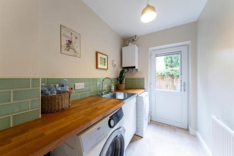 17 Woodham Close-009.jpg