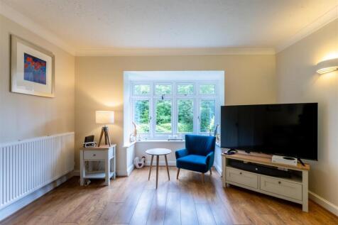 17 Woodham Close-014.jpg