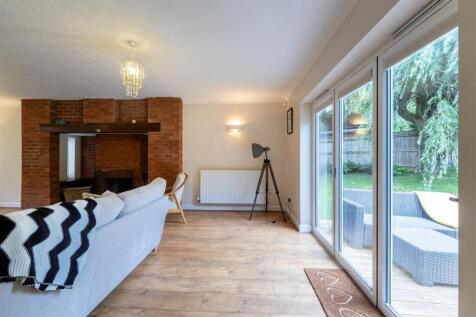 17 Woodham Close-020.jpg