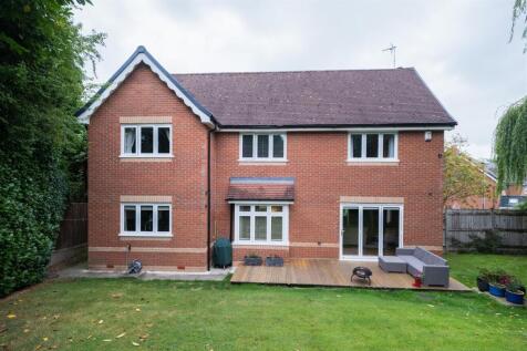 17 Woodham Close-048.jpg