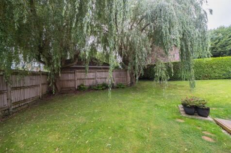 17 Woodham Close-052.jpg