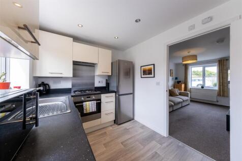 8 St James Court-004.jpg
