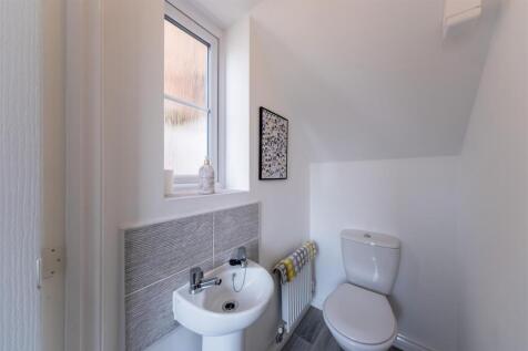 8 St James Court-009.jpg