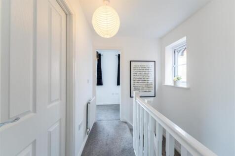 8 St James Court-019.jpg