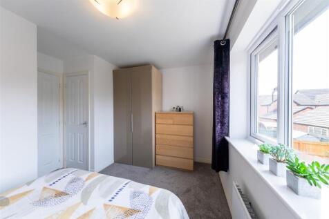 8 St James Court-014.jpg