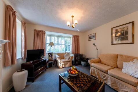 2 Cedar Close -008.jpg