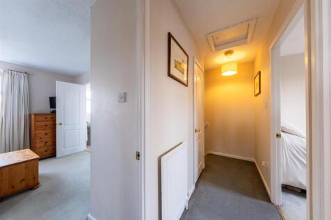 2 Cedar Close -022.jpg